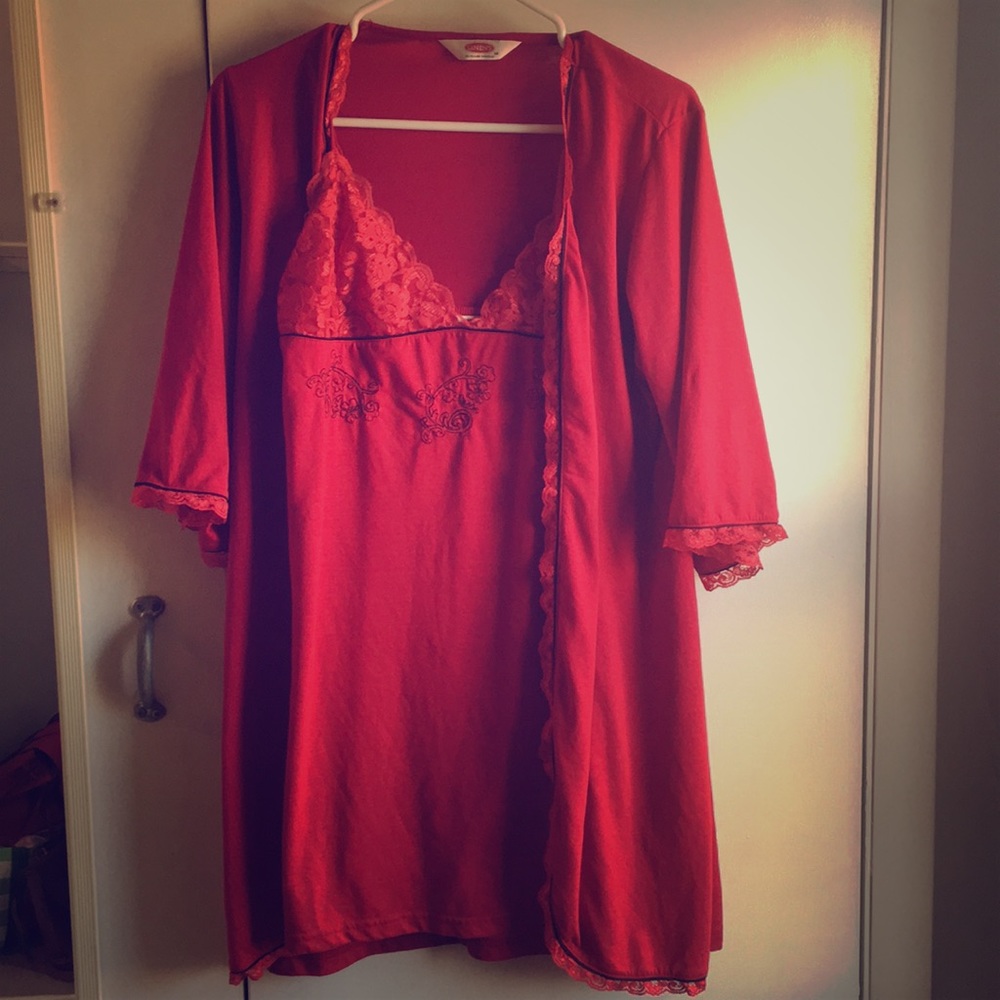 Matching nightie and robe